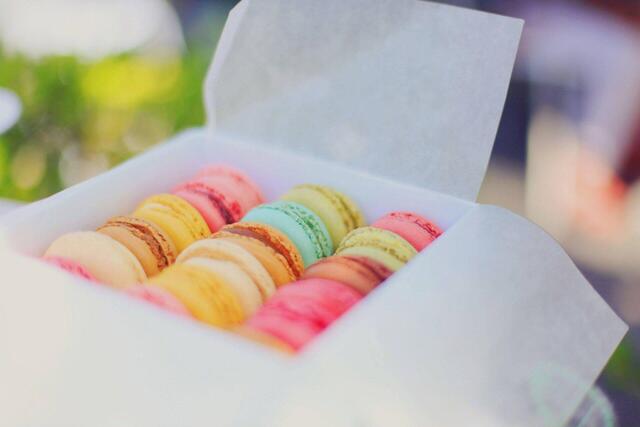 macarons-gbd6e8473e_1920.jpg